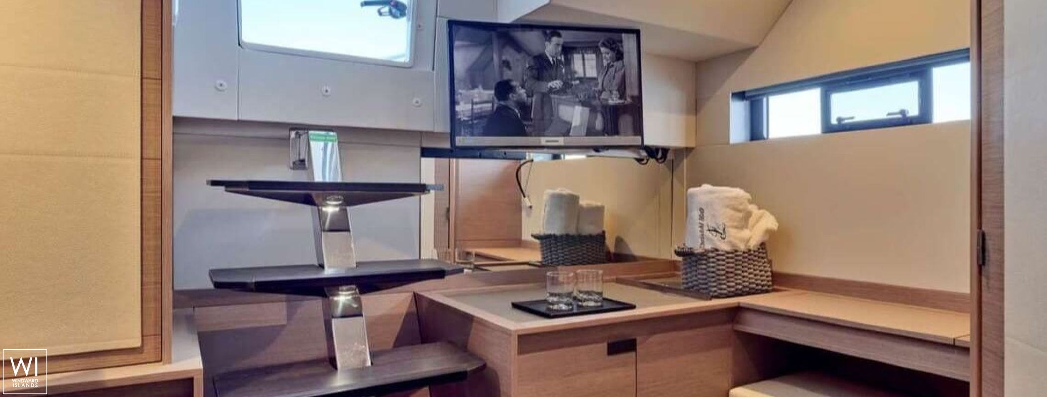 ChristAl MiO  Fountaine Pajot Power 67 Interior 19