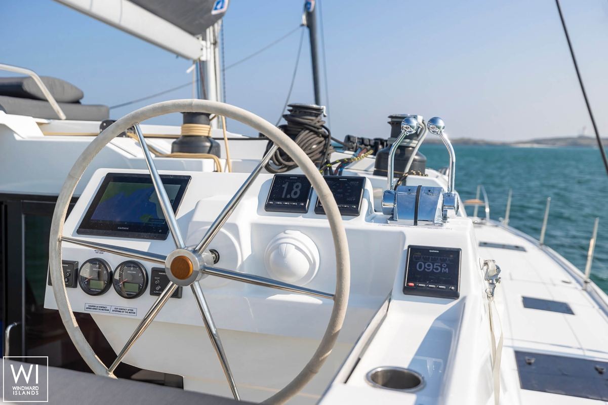 Aura 51 Fountaine Pajot Exterior 10