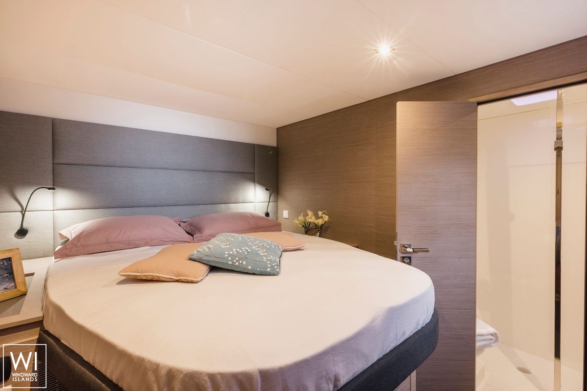 Aura 51 Fountaine Pajot Interior 7