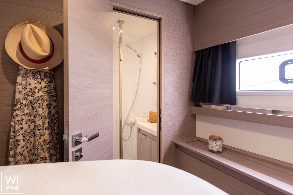 Aura 51 Fountaine Pajot Interior 9