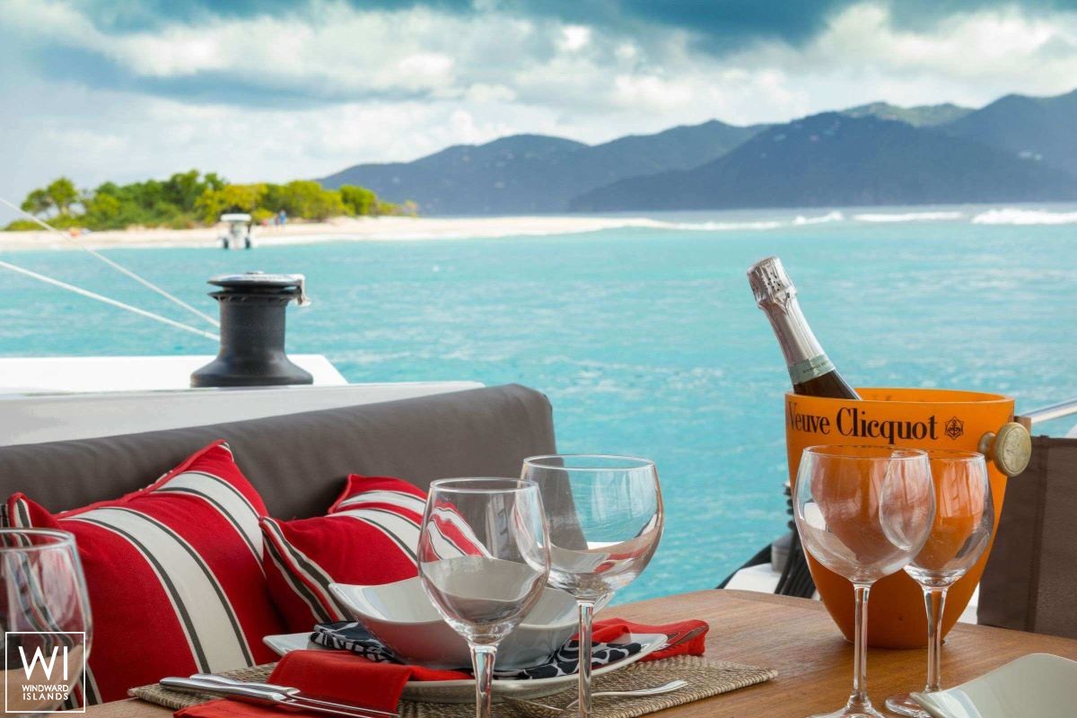 VIENNA  Fountaine Pajot Aura 51 Exterior 9