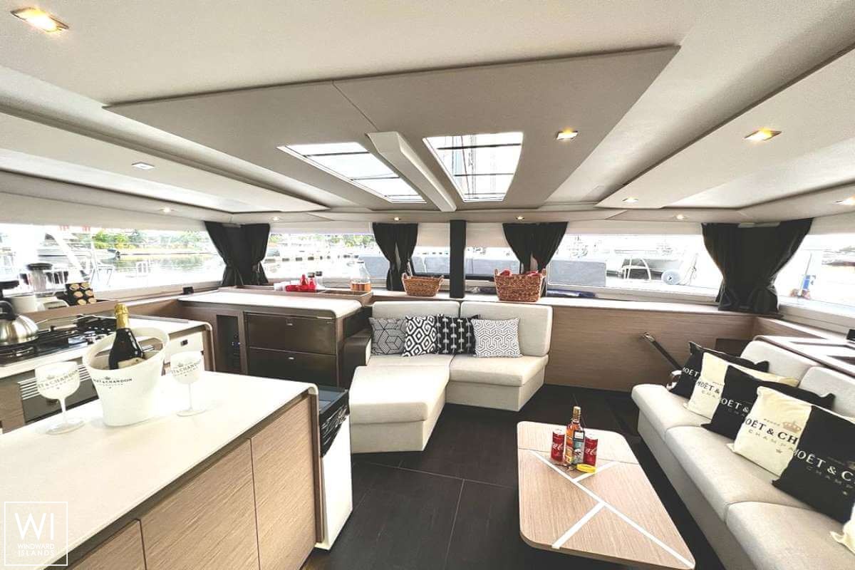 VIENNA  Fountaine Pajot Aura 51 Interior 18