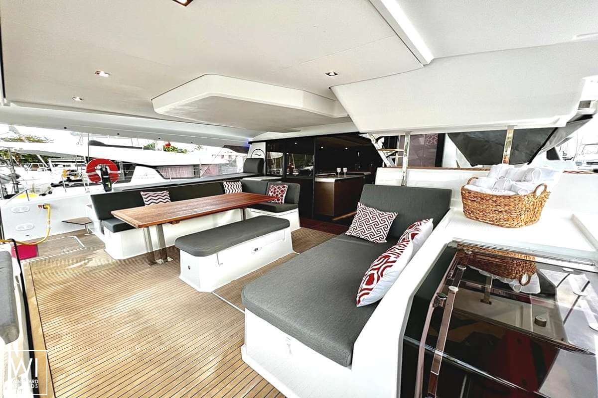 VIENNA  Fountaine Pajot Aura 51 Interior 19