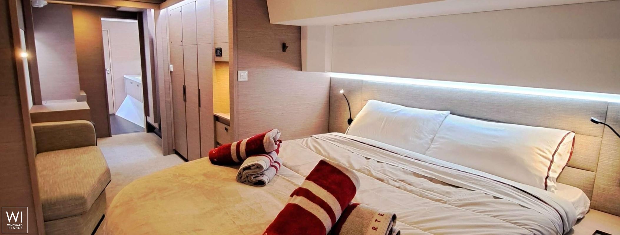 Le Grand Bogavant (ex Le Grand Bogavant) Fountaine Pajot Aura 51 Interior 1