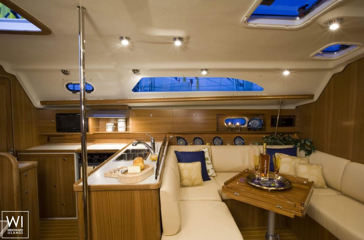 Catalina 445 Catalina Interior 7