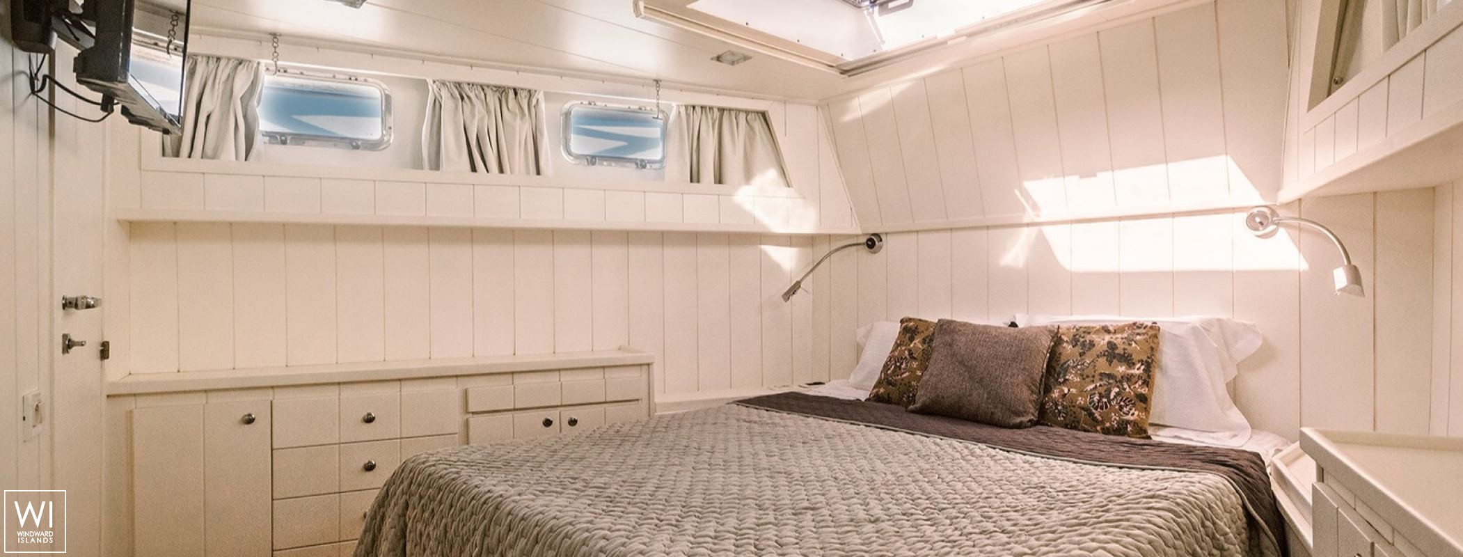 Flamenga   Riviera yachts Alaska 72 Interior 14