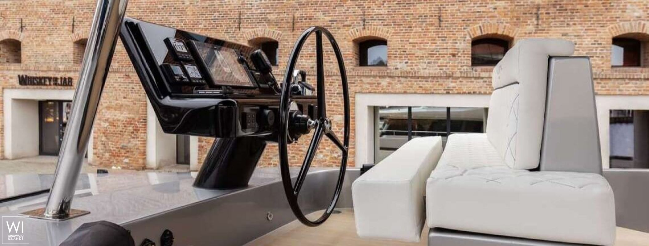 Moon Shadow (ex MISTRAL )  Catamaran 60 Exterior 4