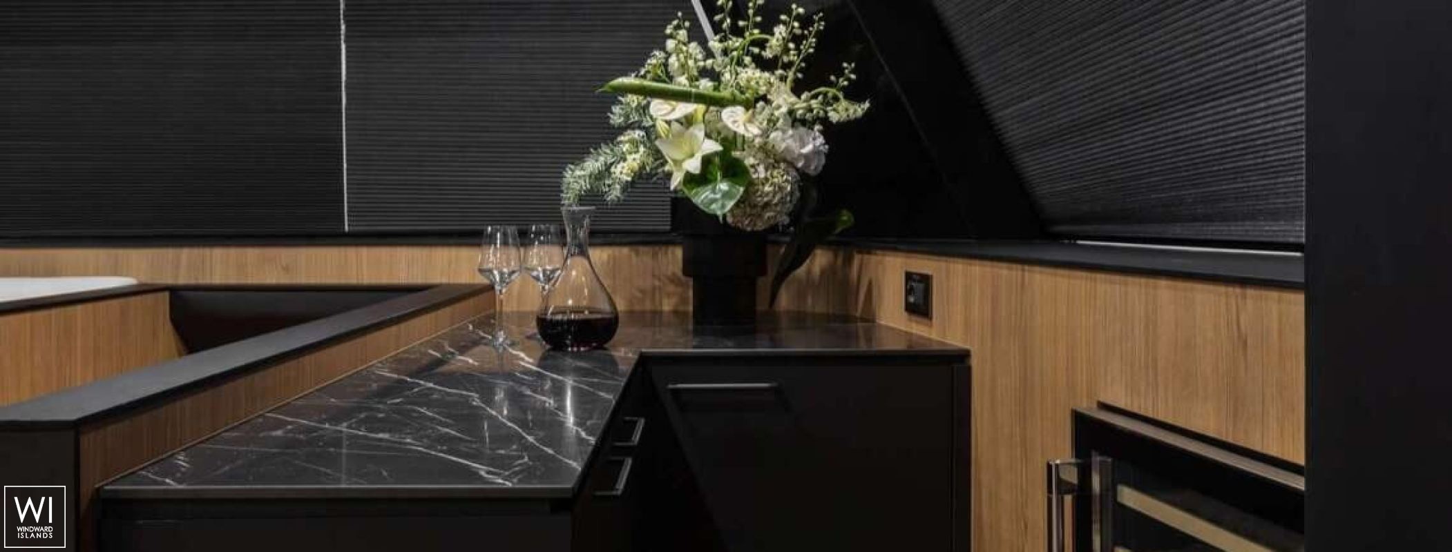 Moon Shadow (ex MISTRAL )  Catamaran 60 Interior 18