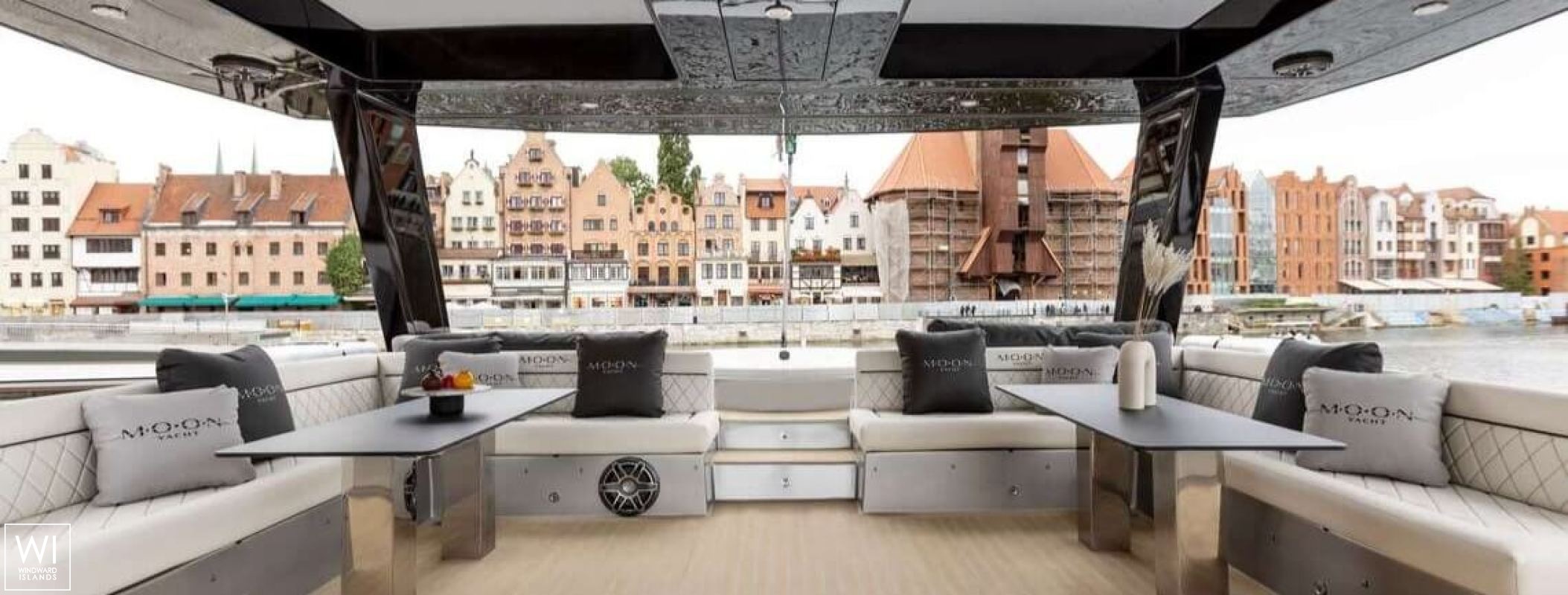 Moon Shadow (ex MISTRAL )  Catamaran 60 Exterior 5