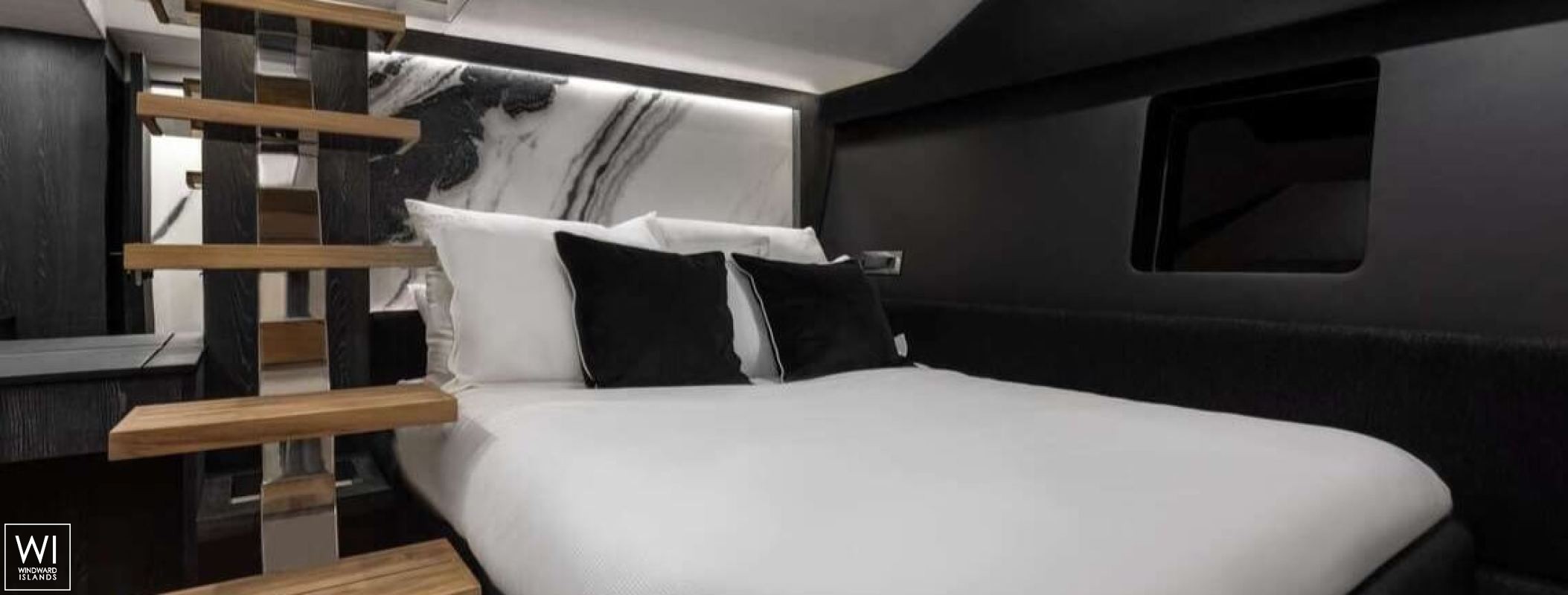 Moon Shadow (ex MISTRAL )  Catamaran 60 Interior 11