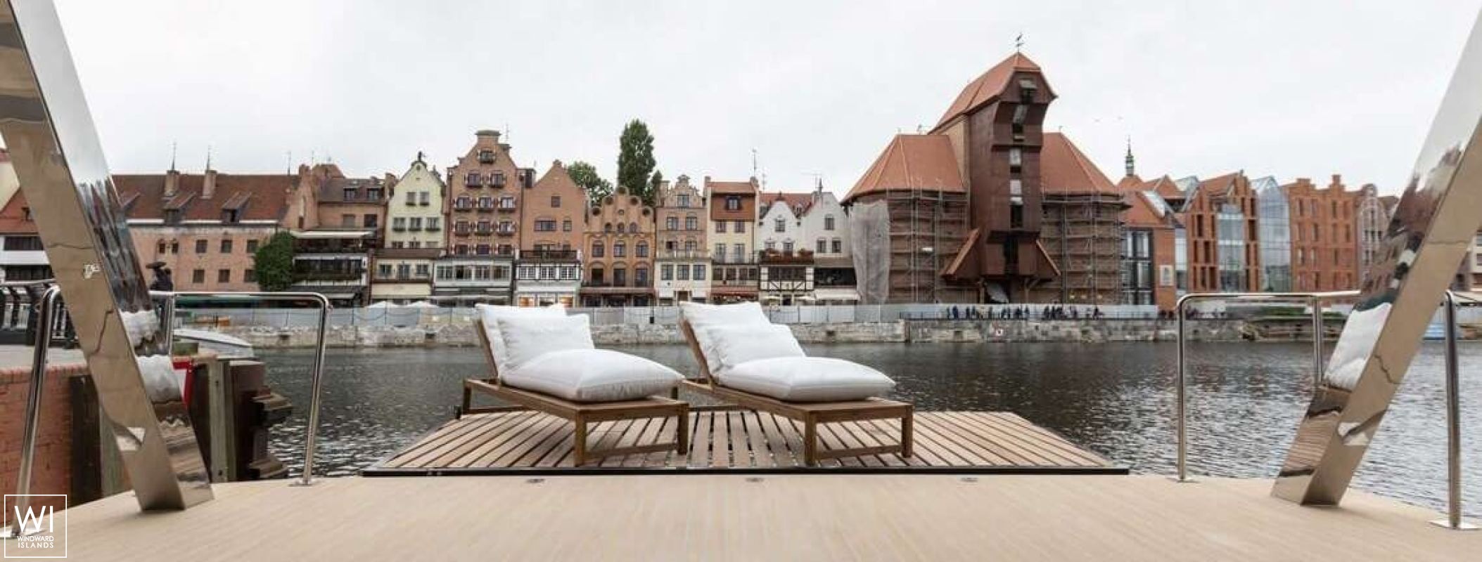 Moon Shadow (ex MISTRAL )  Catamaran 60 Exterior 2