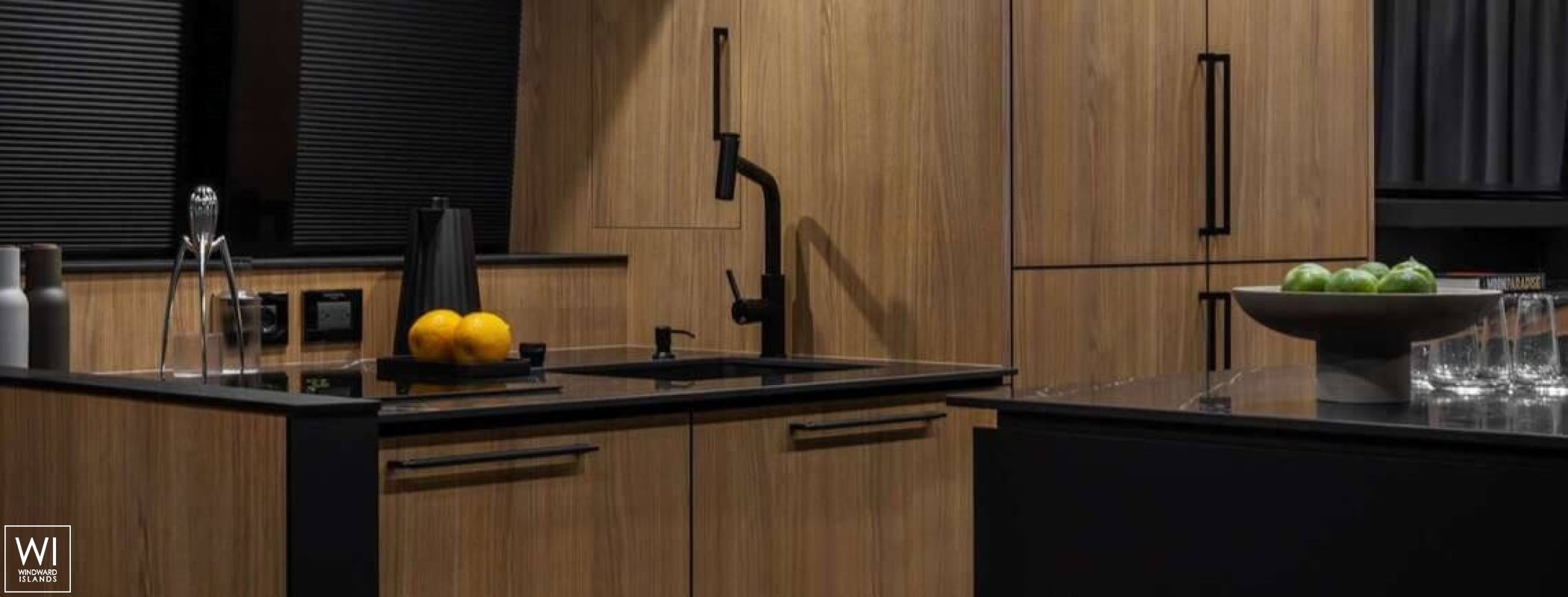 Moon Shadow (ex MISTRAL )  Catamaran 60 Interior 19