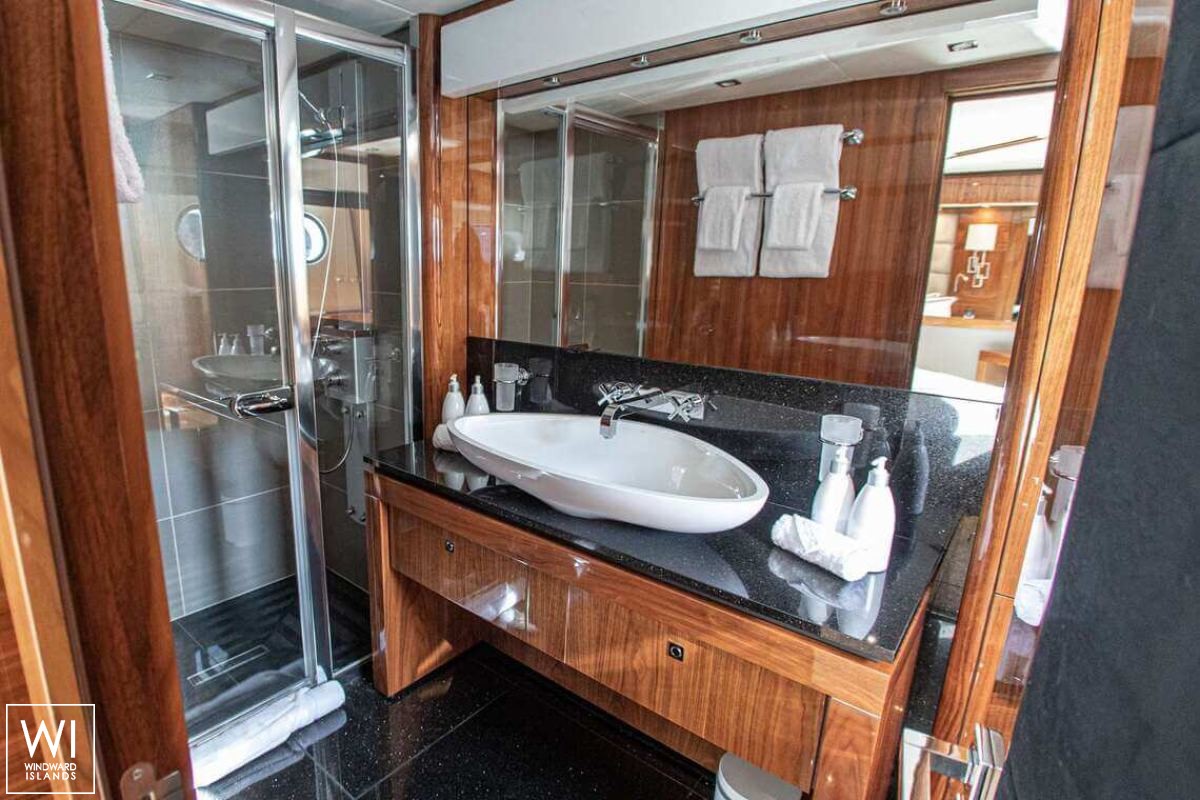 RASCAL  Sunseeker Predator 115 Interior 16