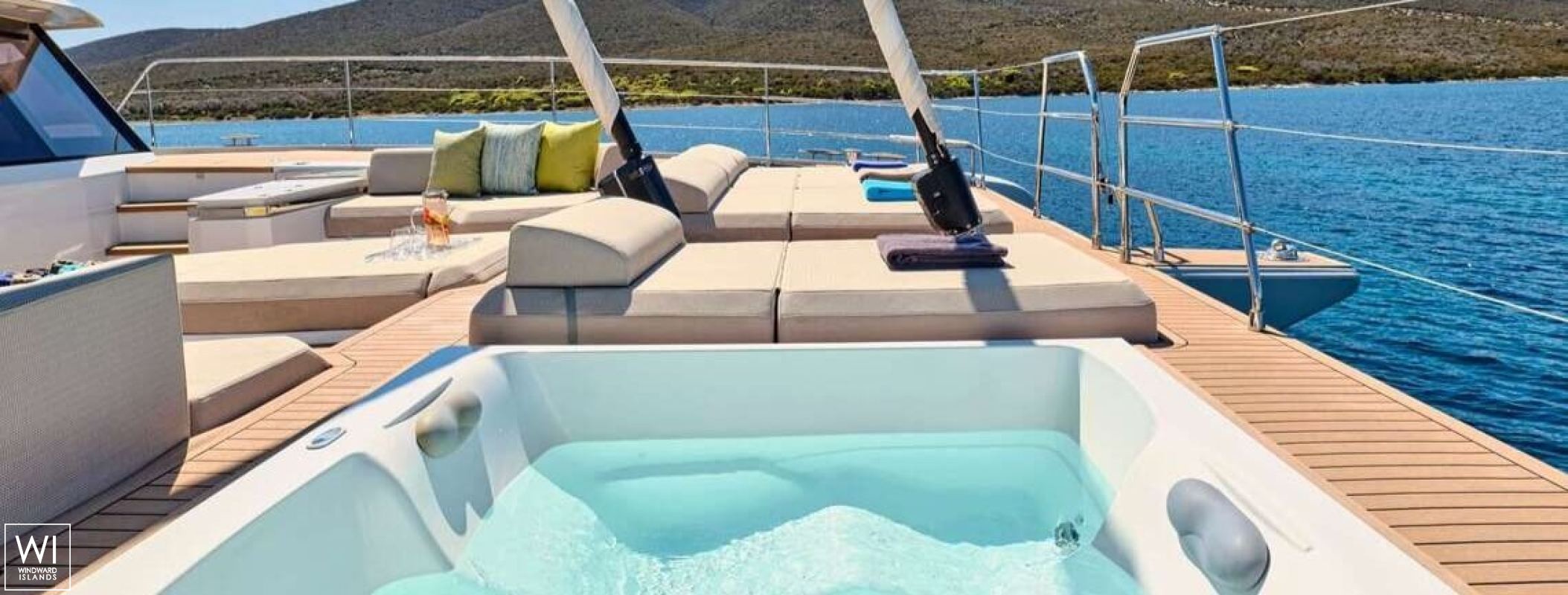 AD ASTRA 80  Fountaine Pajot Thíra  80 Exterior 4