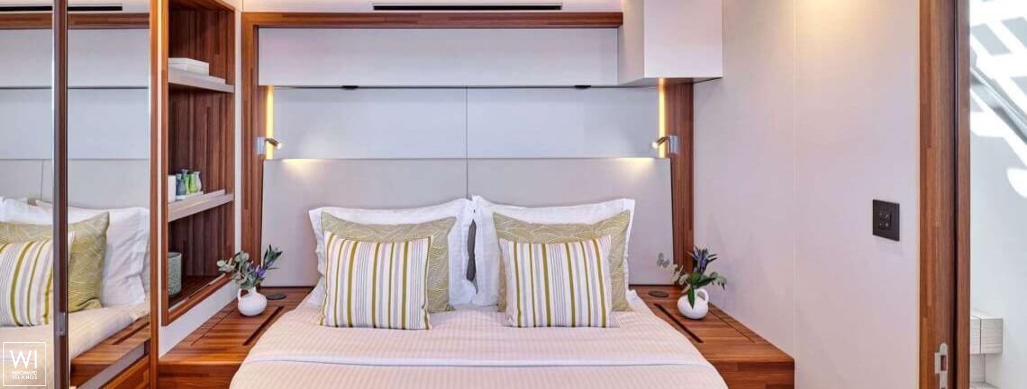 AD ASTRA 80  Fountaine Pajot Thíra  80 Interior 11