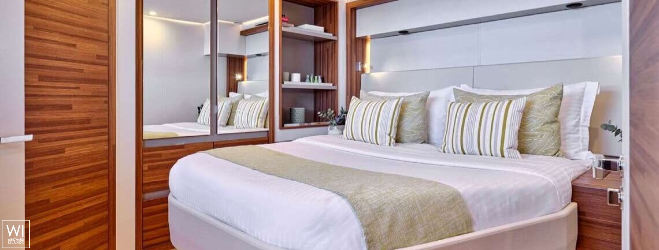 AD ASTRA 80  Fountaine Pajot Thíra  80 Interior 14