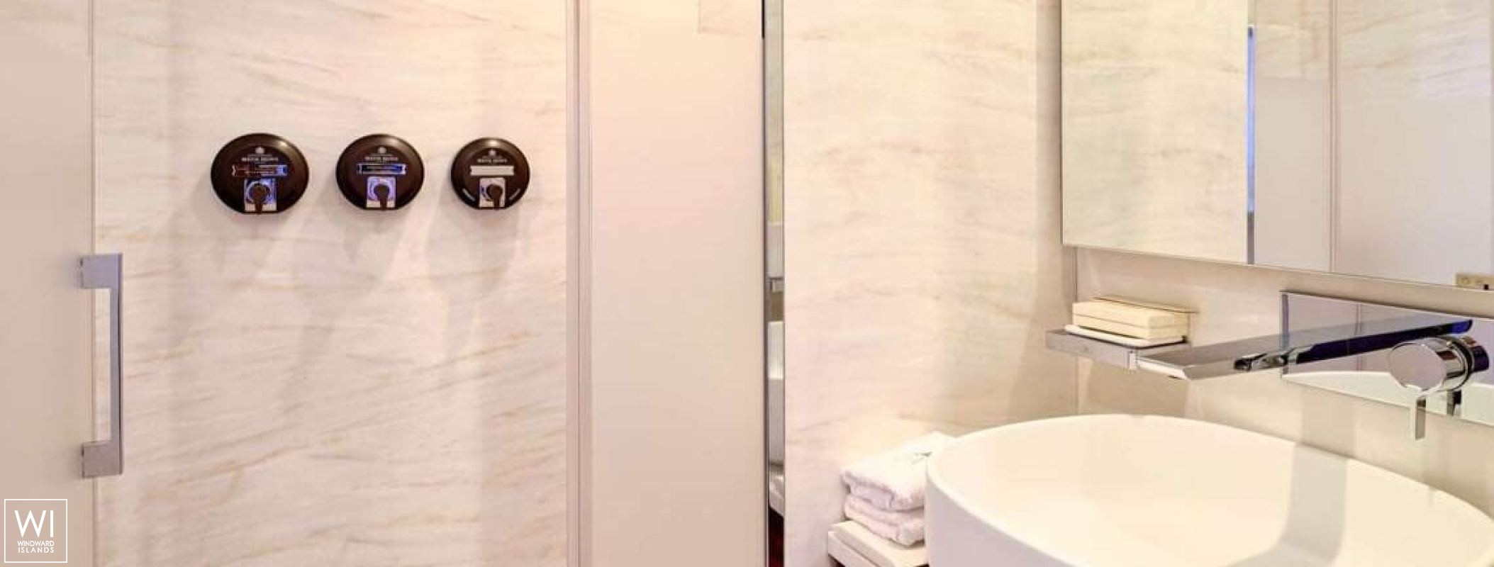 AD ASTRA 80  Fountaine Pajot Thíra  80 Interior 16