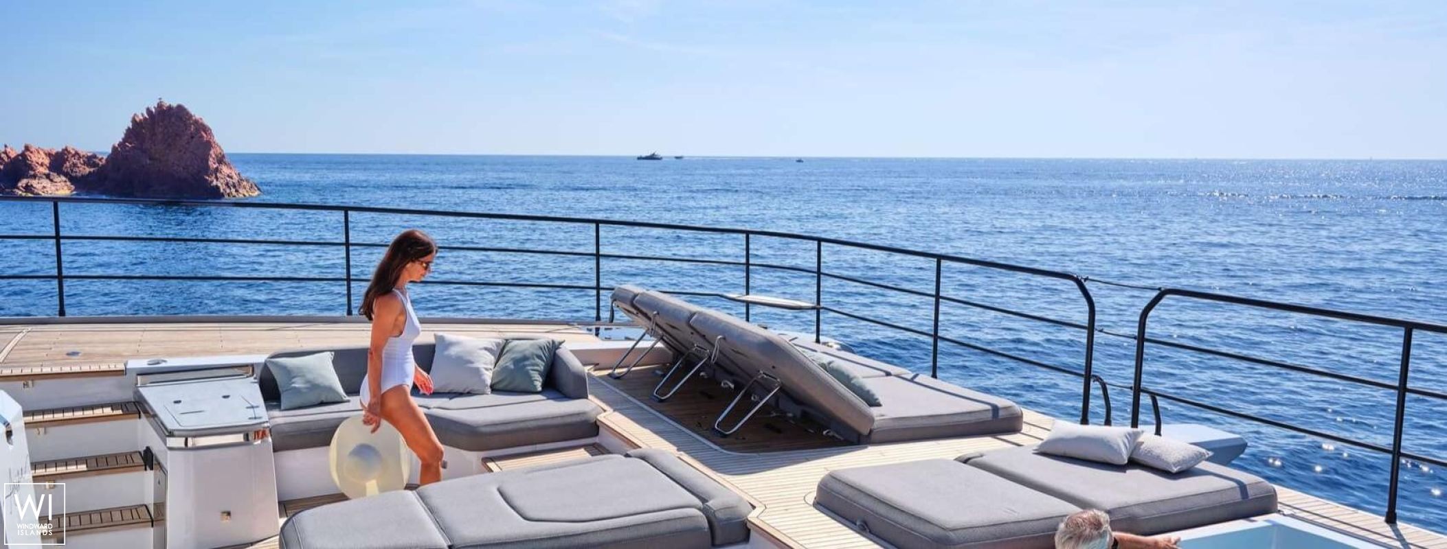 ALINA  Fountaine Pajot Thíra  80 Exterior 2