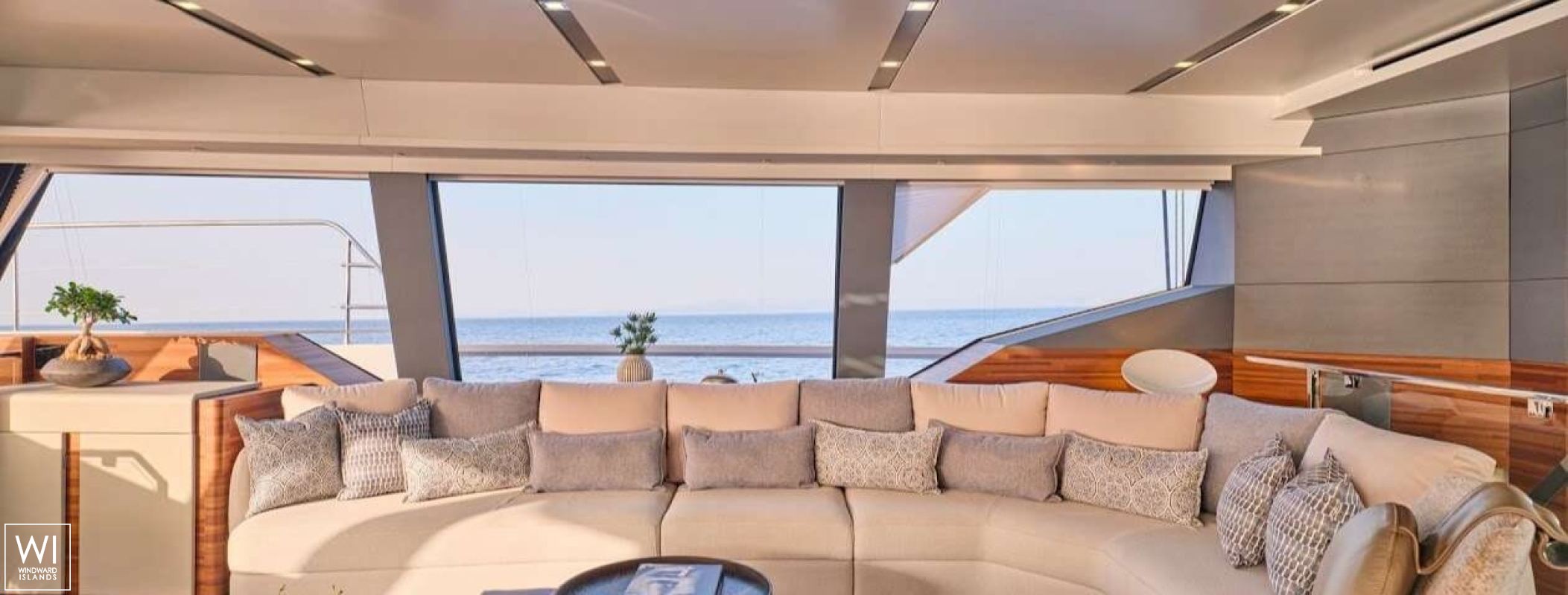 ALINA  Fountaine Pajot Thíra  80 Interior 18