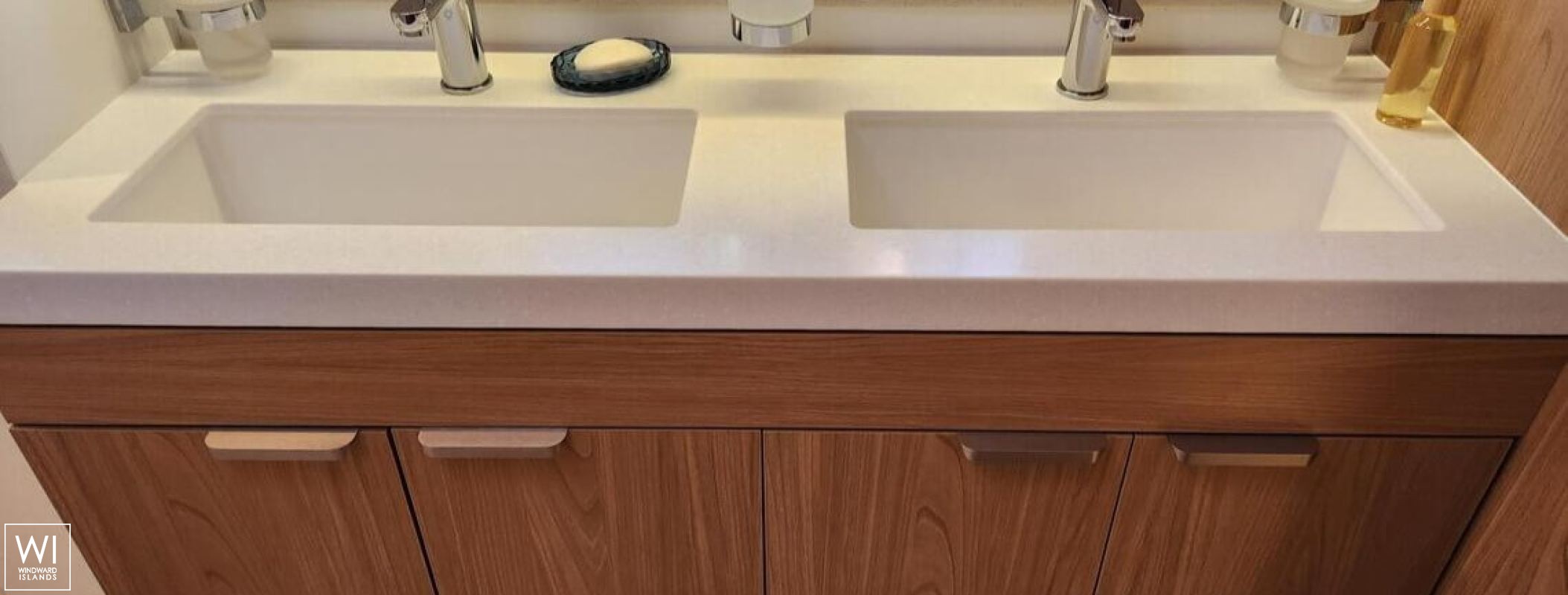 FOUR C S  Catana Catamaran Bali 5.8 Interior 8