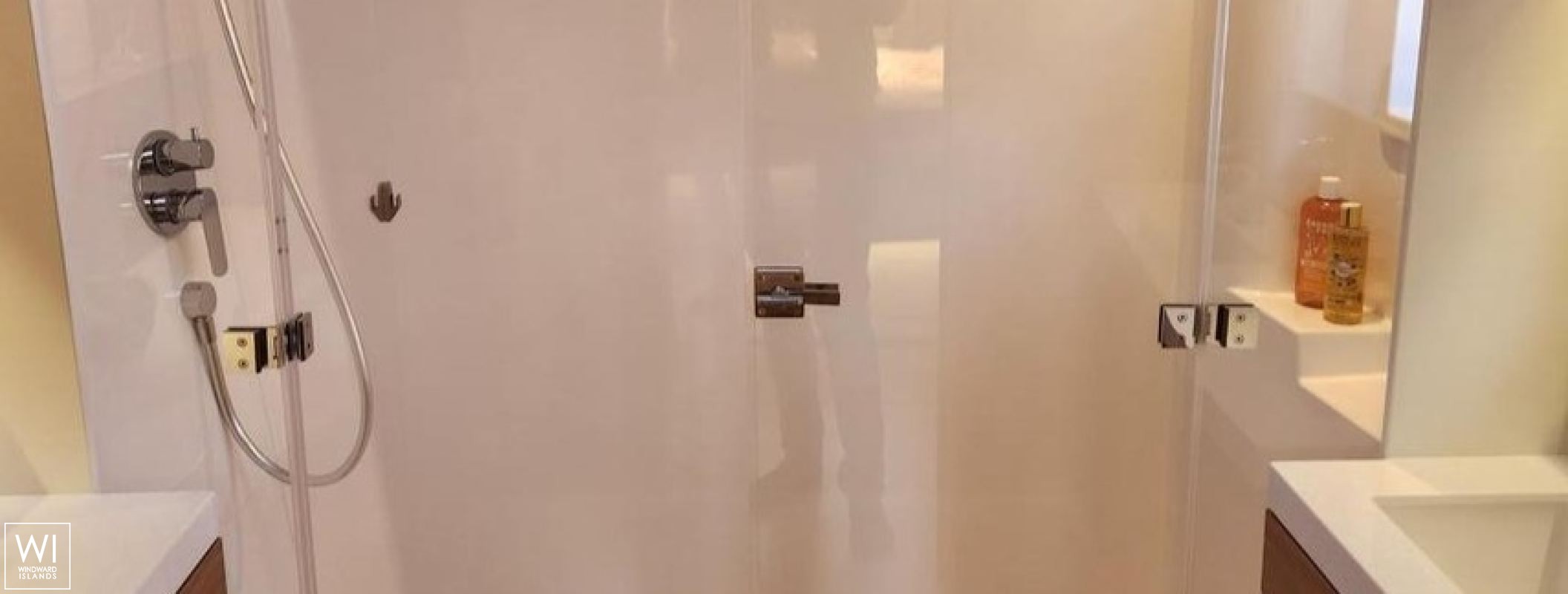 FOUR C S  Catana Catamaran Bali 5.8 Interior 13