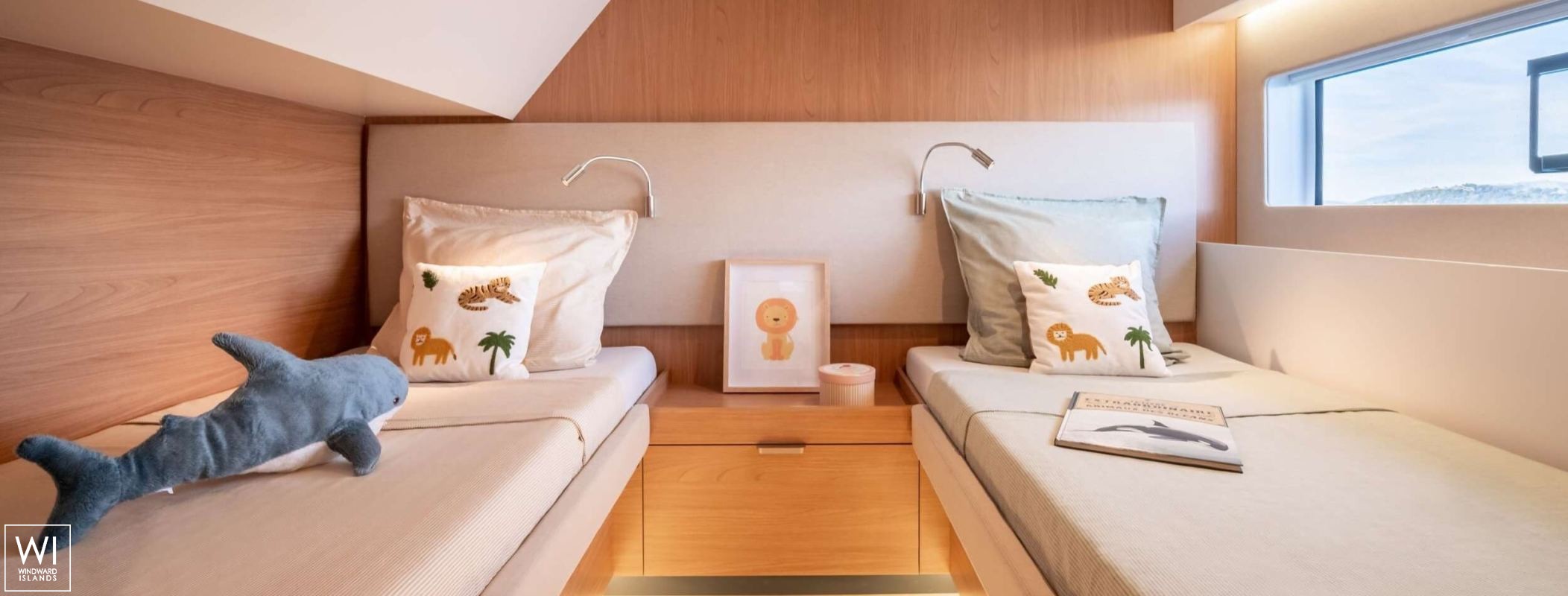 CRAZY BABY TOO  Catana Catamaran Bali 5.8 Interior 1