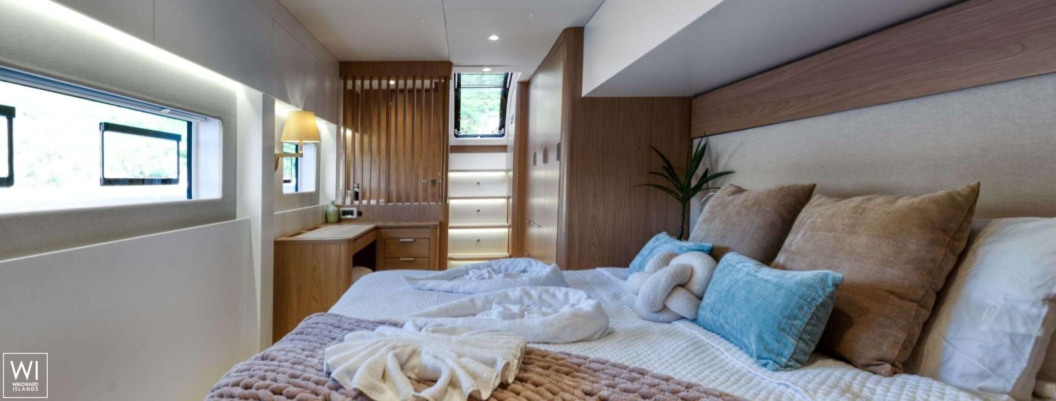 DREAM ON  Catana Catamaran Bali 5.8 Interior 16