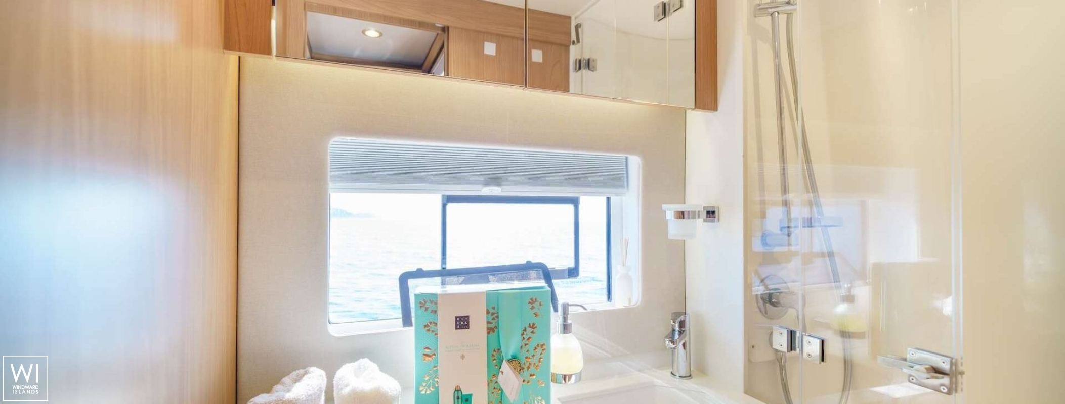 Farben  Catana Catamaran Bali 5.8 Interior 19
