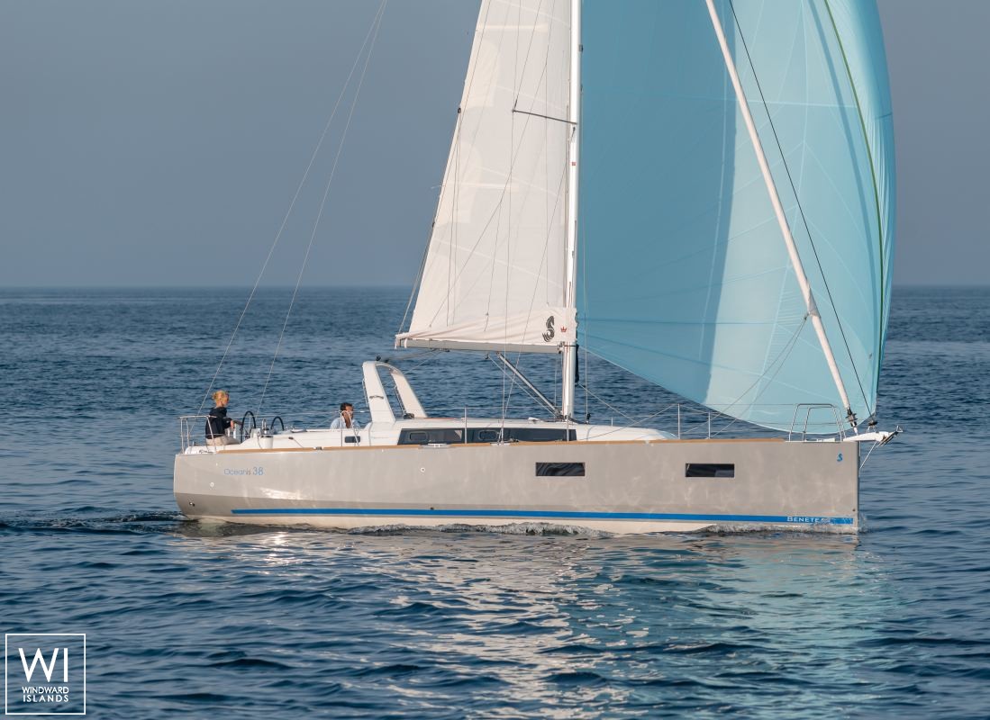 Oceanis  38 Beneteau Exterior 2