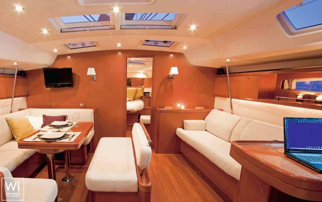 Oceanis  54 Beneteau Interior 2