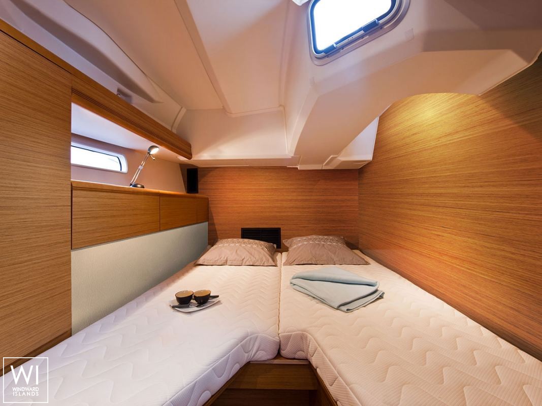 Jeanneau 53 Jeanneau Interior 2