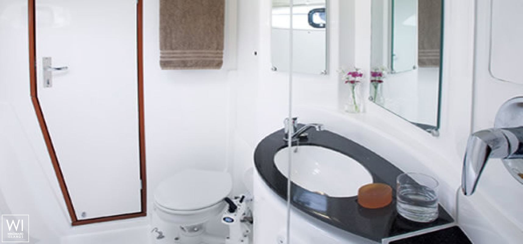 Leopard  Power 39 Robertson & Caines Interior 11