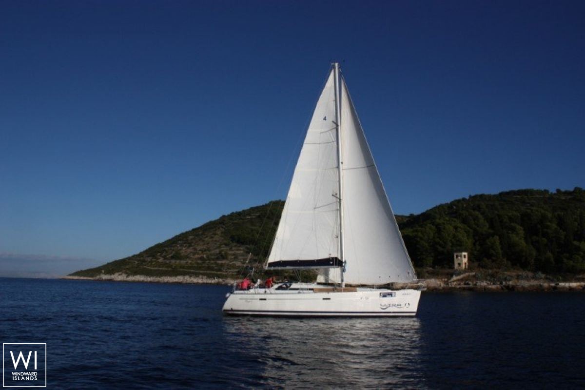 Oceanis  393 Beneteau Exterior 2