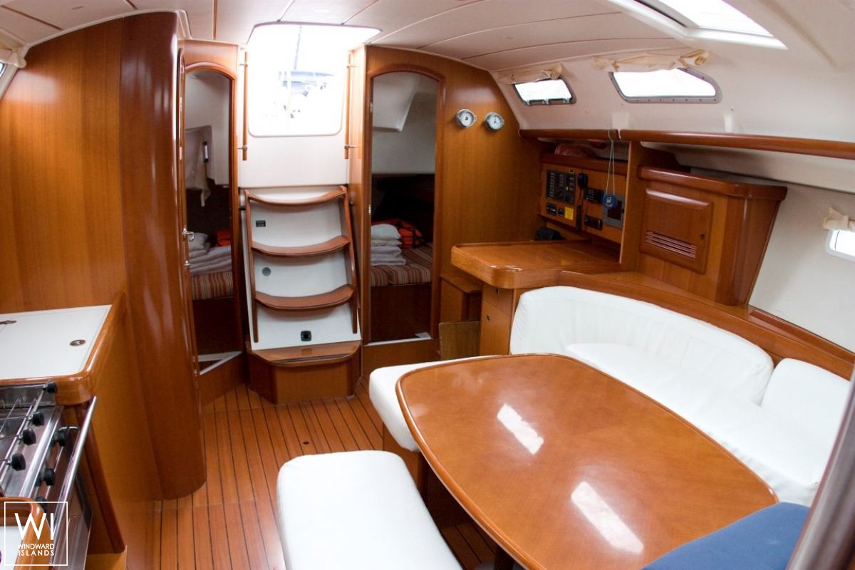 Oceanis  393 Beneteau Interior 1