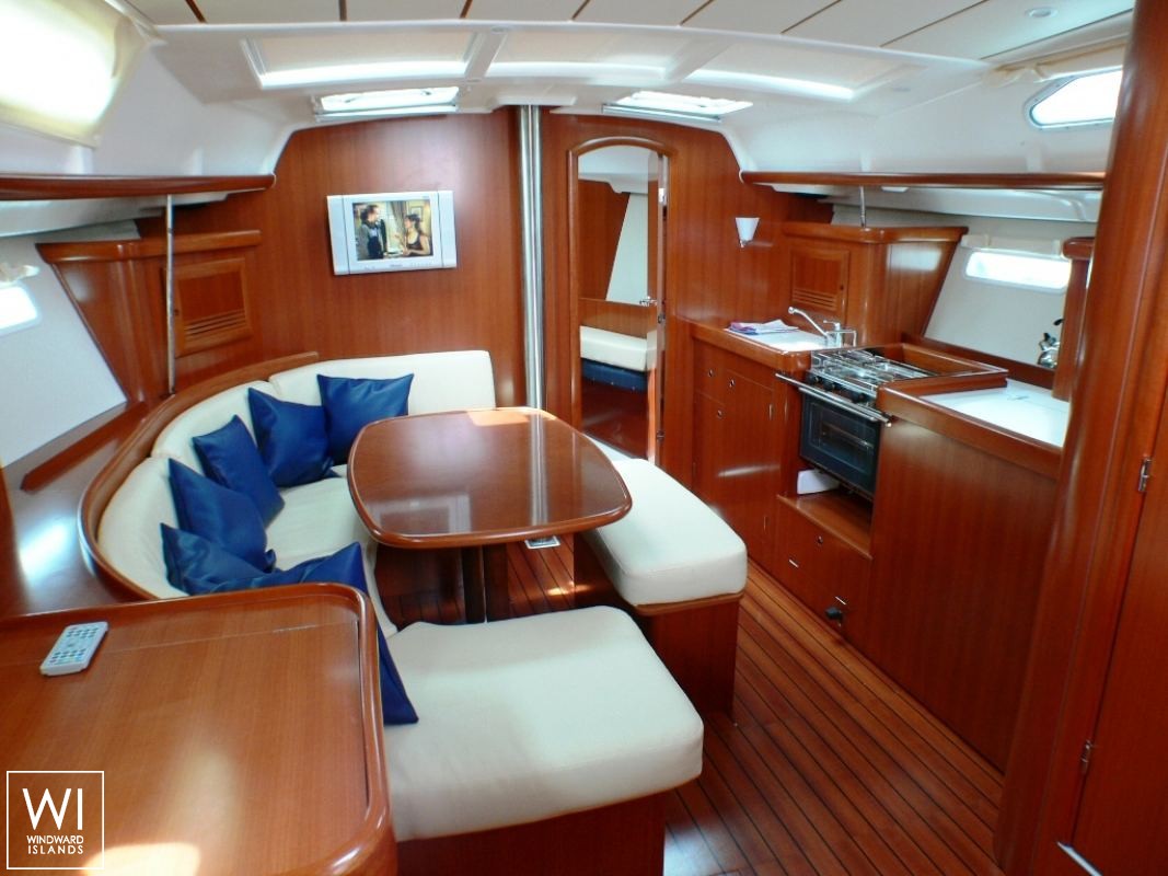 Oceanis  393 Beneteau Interior 2