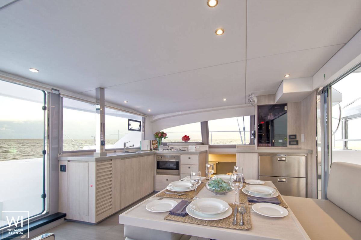 Leopard  4000 Robertson & Caines Interior 4