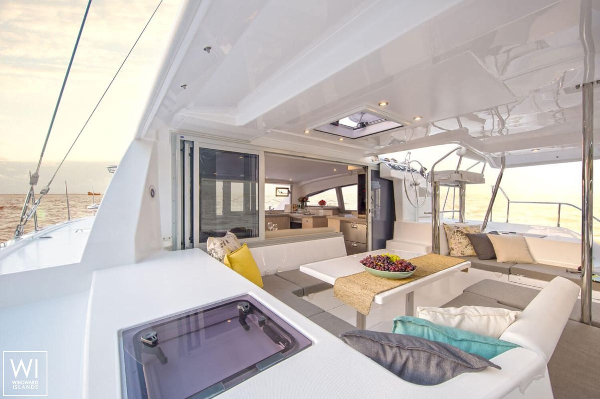 Leopard  4000 Robertson & Caines Interior 5