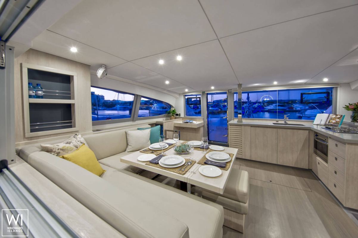 Leopard  4000 Robertson & Caines Interior 7