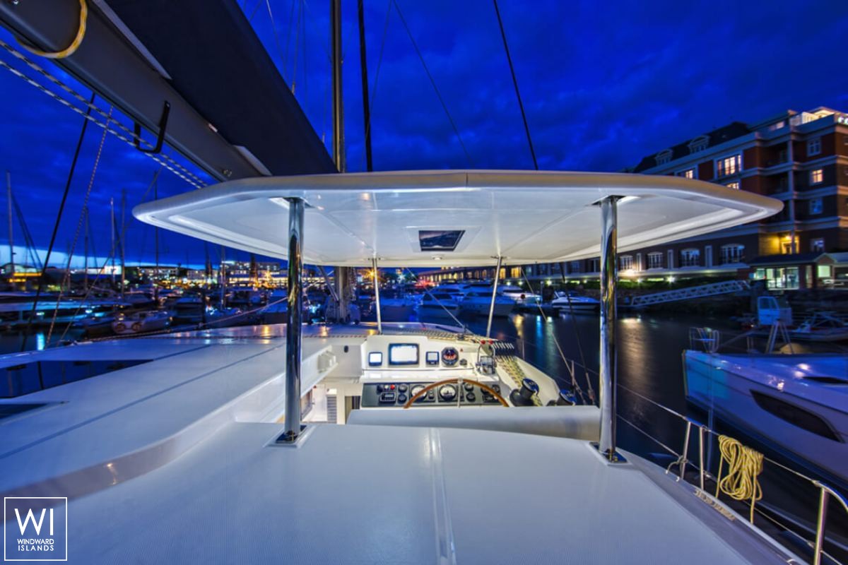 Leopard  4000 Robertson & Caines Interior 8