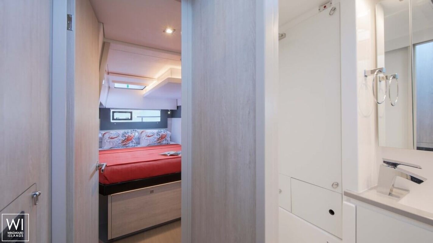 Leopard  4000 Robertson & Caines Interior 9