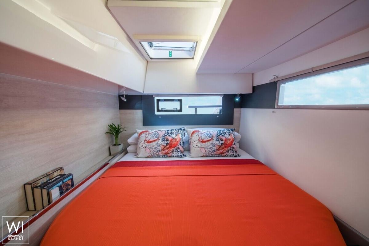 Leopard  4000 Robertson & Caines Interior 10