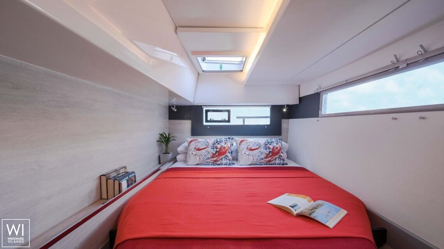 Leopard  4000 Robertson & Caines Interior 12