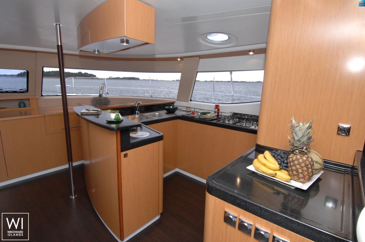 TI MOTU  Fountaine Pajot Salina 48 Interior 1