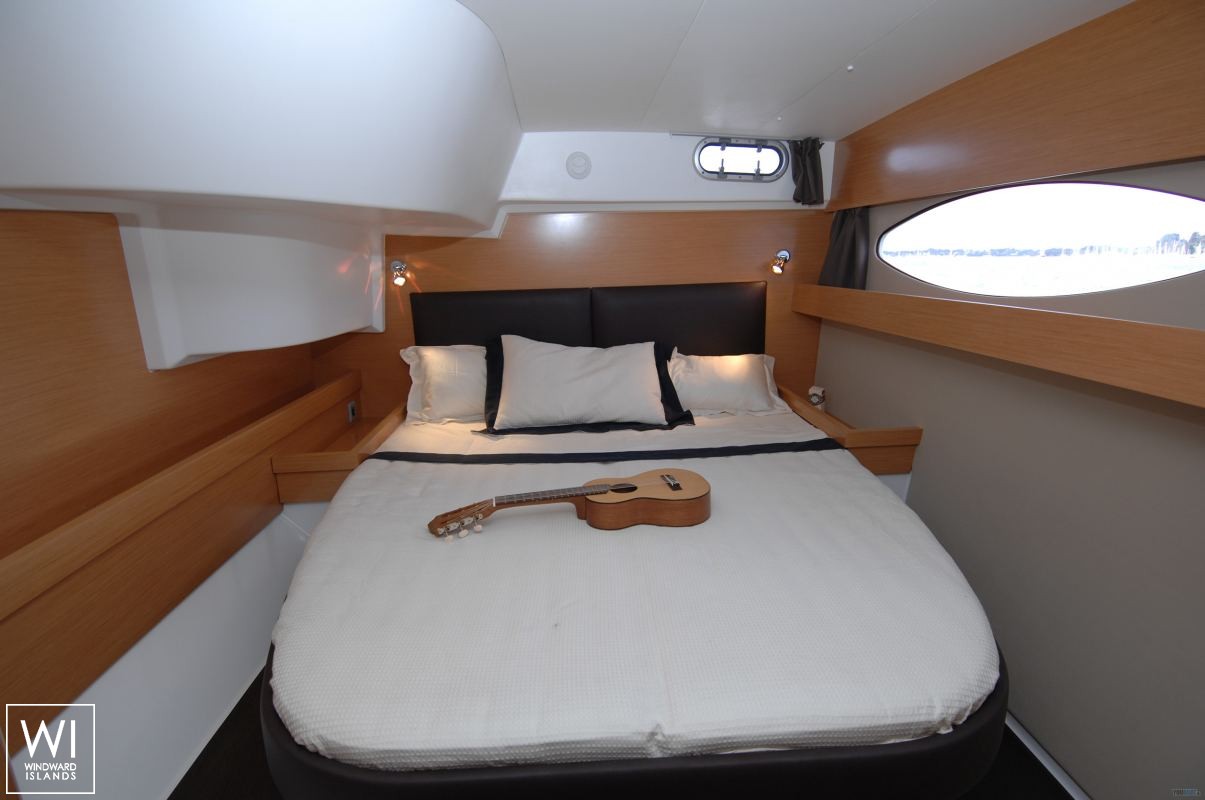 TI MOTU  Fountaine Pajot Salina 48 Interior 3