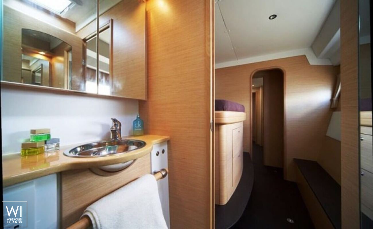 VIP ONE  Lagoon Catamaran Lagoon 500 Interior 15