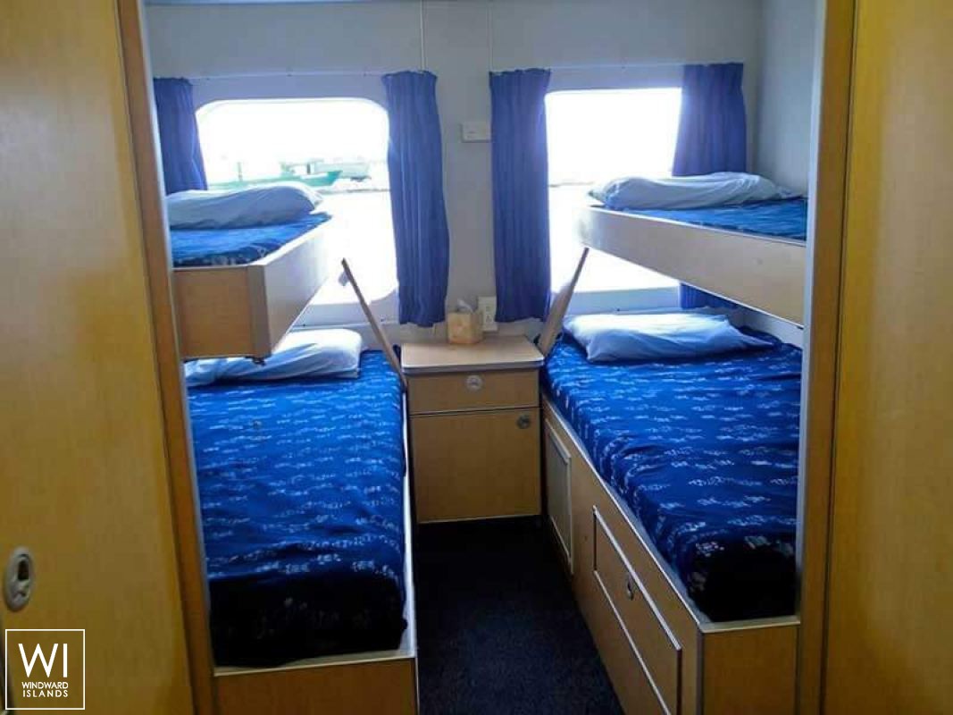 Aqua Cat   Power Cat 31M Interior 5