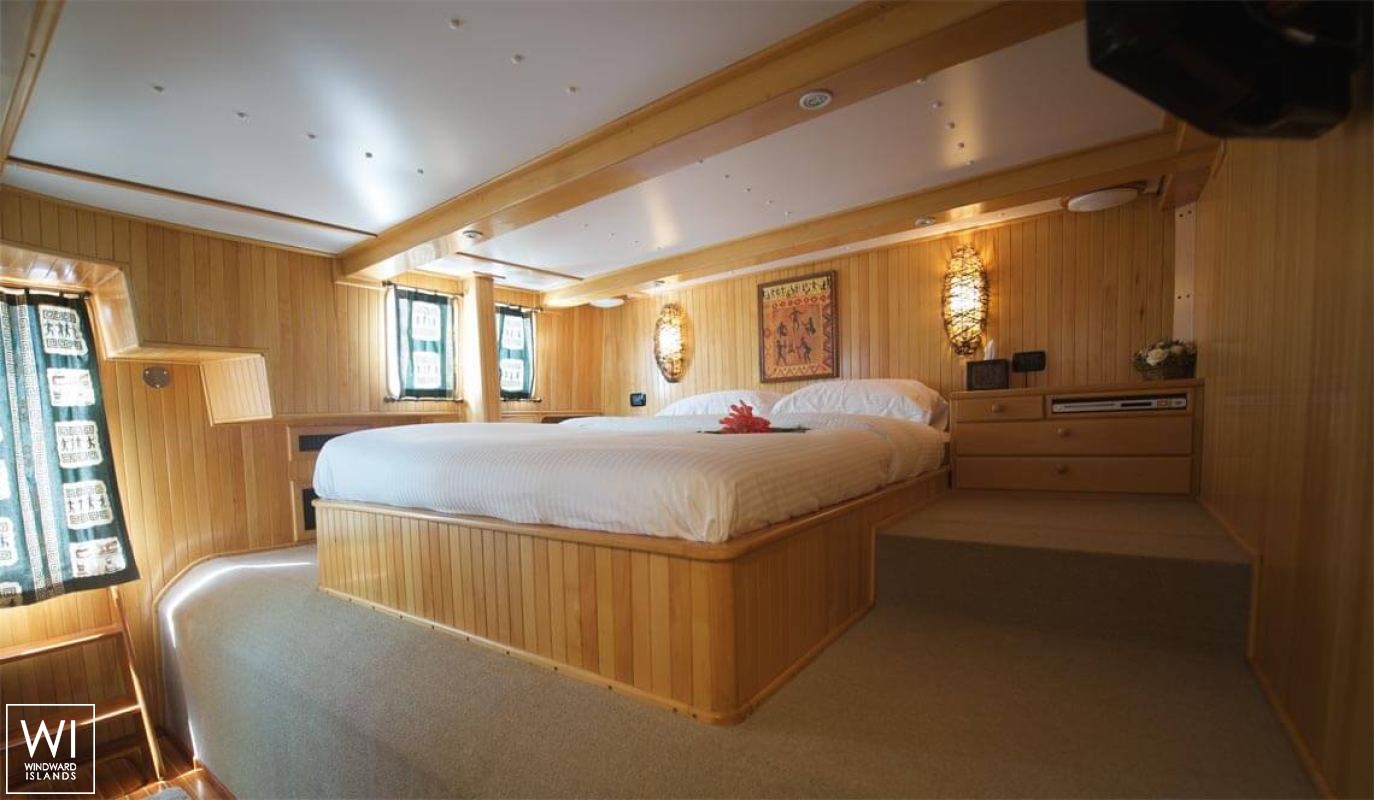 SHANGANI   Catamaran 70 Interior 12