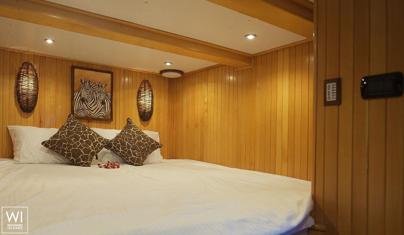 SHANGANI   Catamaran 70 Interior 13