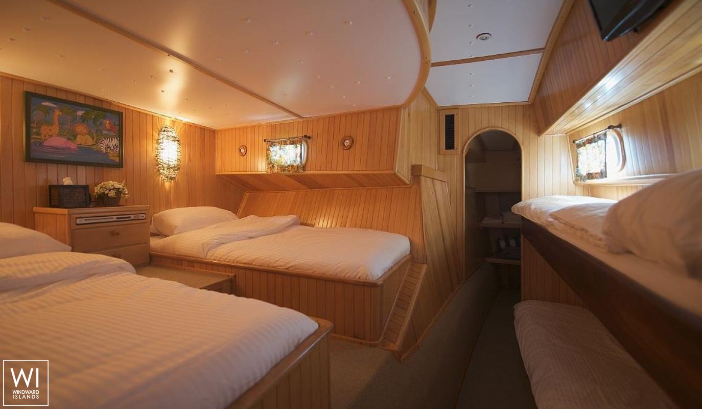 SHANGANI   Catamaran 70 Interior 17