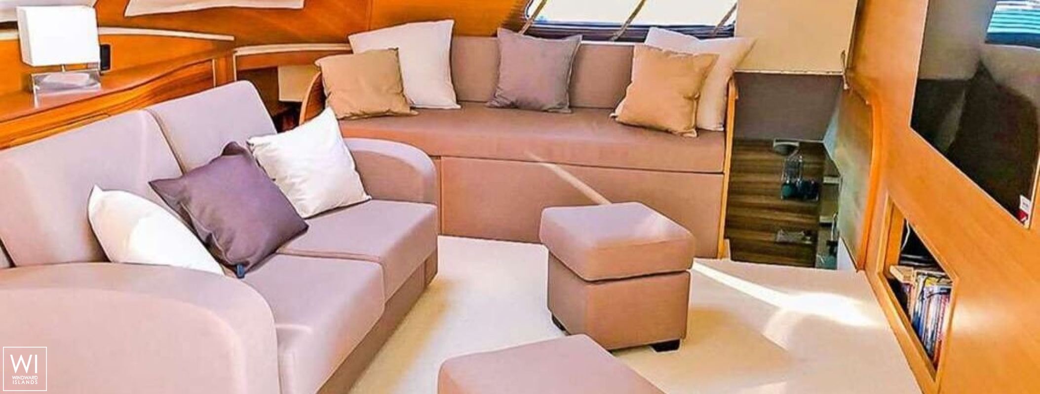 MYSTIQUE    Catamaran 70 Interior 11